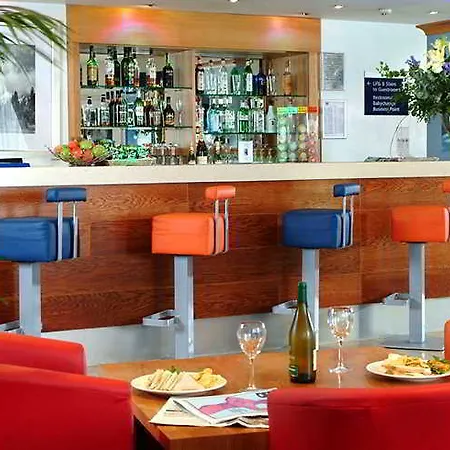 Holiday Inn Express Park Royal By Ihg 